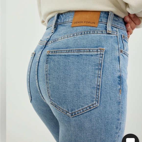 Denim Forum (Aritzia Brand) Yoko High Rise Slim Jeans - Picture 4 of 6
